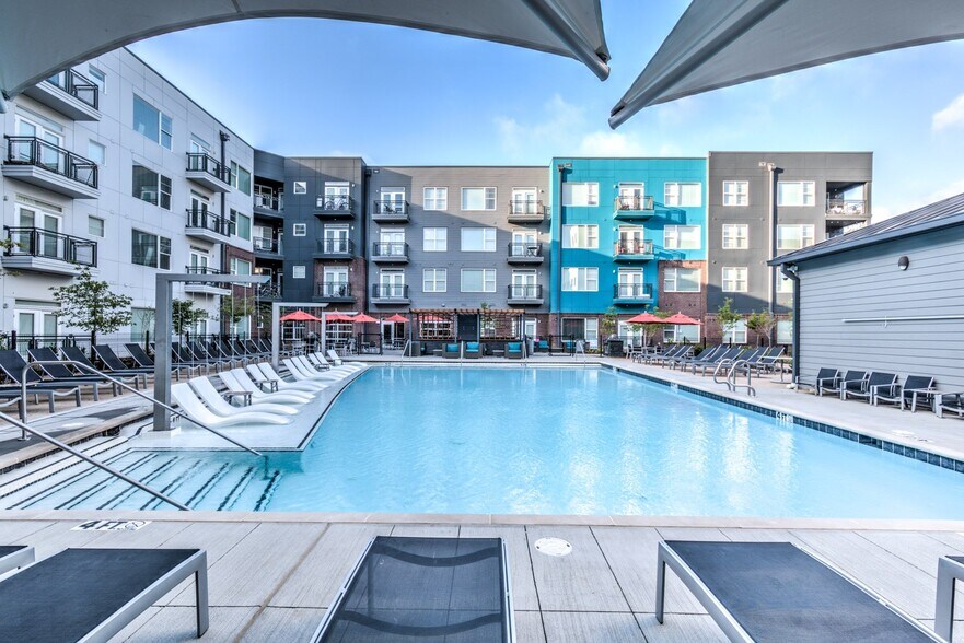 More Photos Of 395 S Highland St, Memphis Apartments For Lease