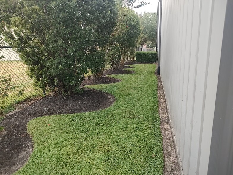 More Photos Of 6710 Bourgeois Rd, Houston Warehouse For Sale