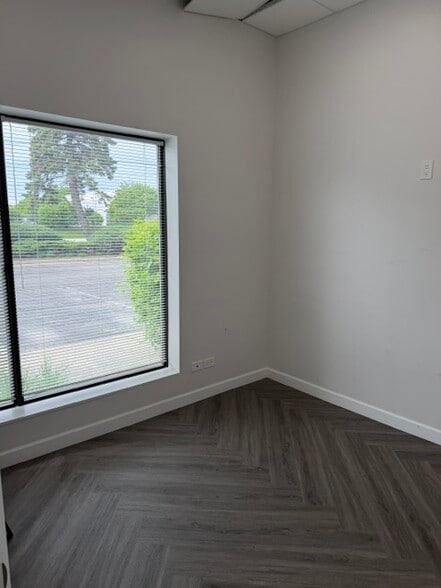 More Photos Of 28835 N Herky Dr, Lake Bluff Warehouse For Lease