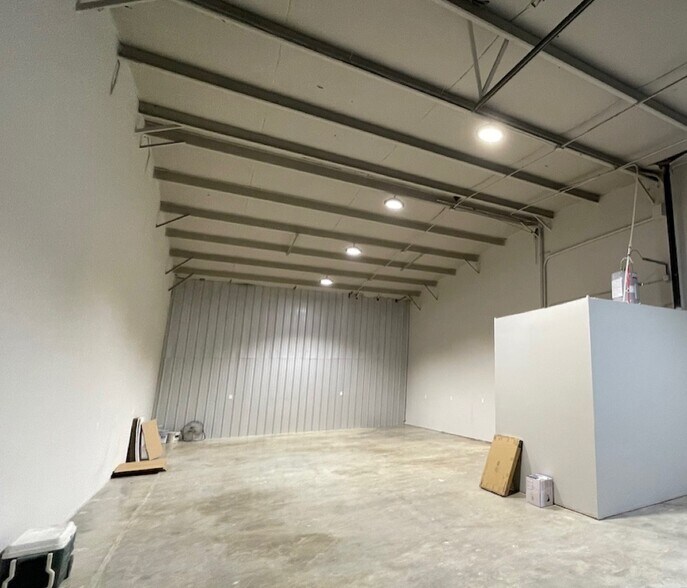 More Photos Of 301 Bennington St, Houston Warehouse For Lease