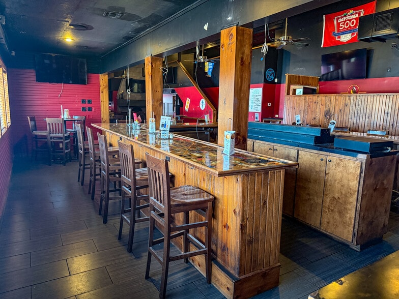 More Photos Of 1100 S 48th Pl, Springdale Restaurant For Lease