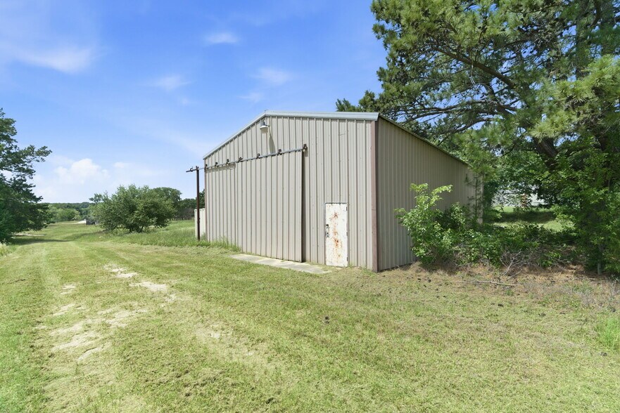 More Photos Of 3523 E Highway 199, Springtown Office For Sale