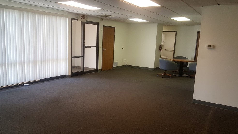 More Photos Of 9445 Inkster Rd, Taylor Truck Terminal For Sale