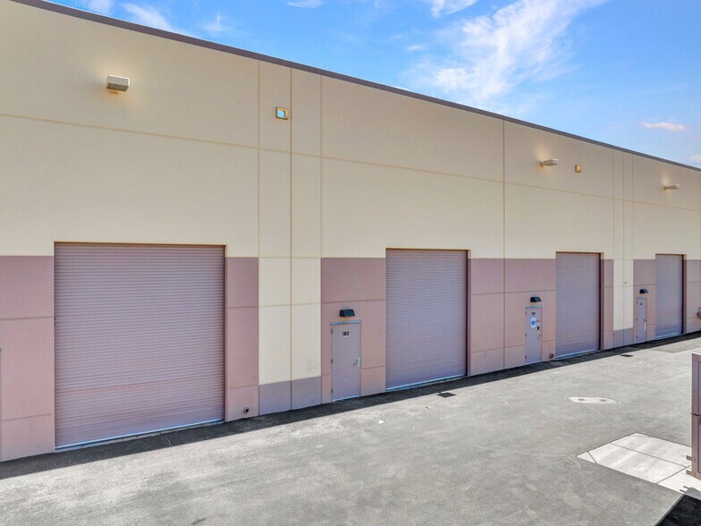 More Photos Of 1850 Whitney Mesa Dr, Henderson Light Distribution For Sale