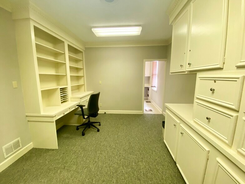 More Photos Of 7041 St Andrews Rd, Columbia Medical For Lease