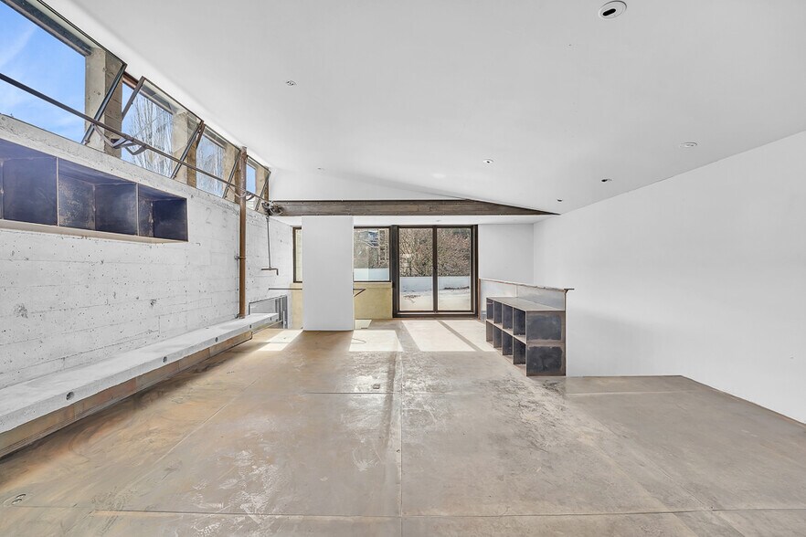 More Photos Of 10 Dravus St, Seattle Unknown For Lease