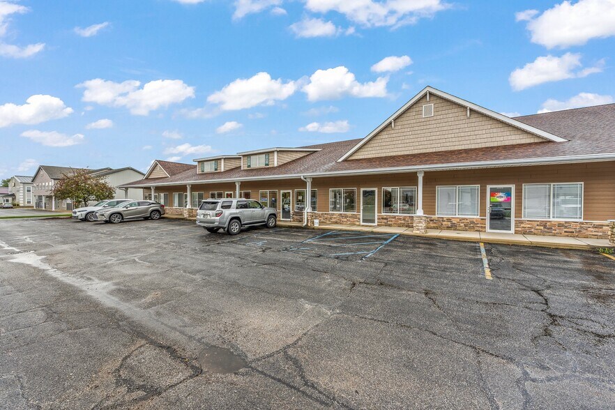 More Photos Of 2502 Beech St, Valparaiso Storefront For Sale