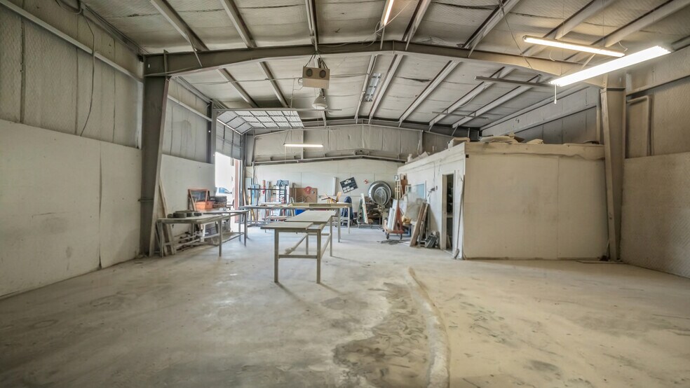 More Photos Of 755 N Burleson Blvd, Burleson Industrial For Sale