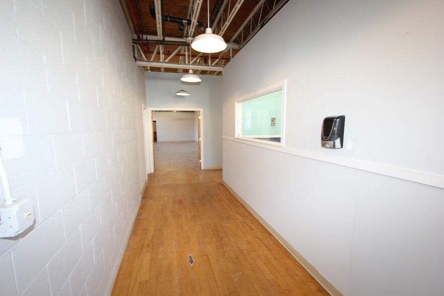 More Photos Of 35 Water St, Amesbury Research And Development For Lease