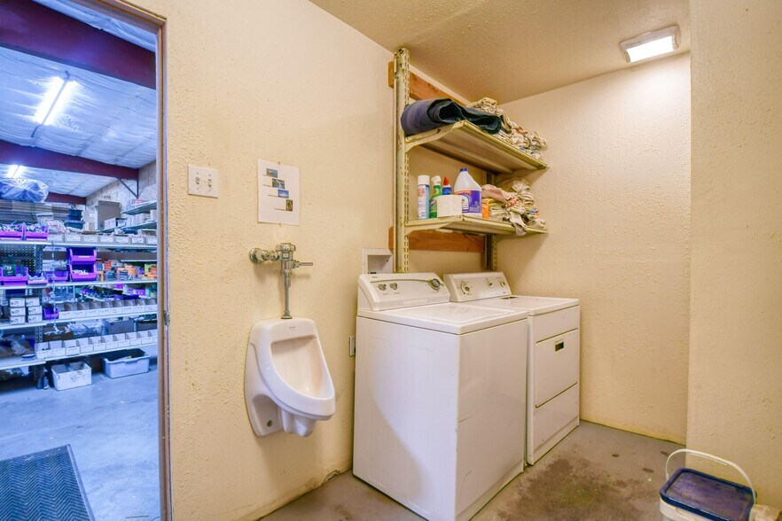 More Photos Of 818 Airport Rd, Pendleton Showroom For Sale