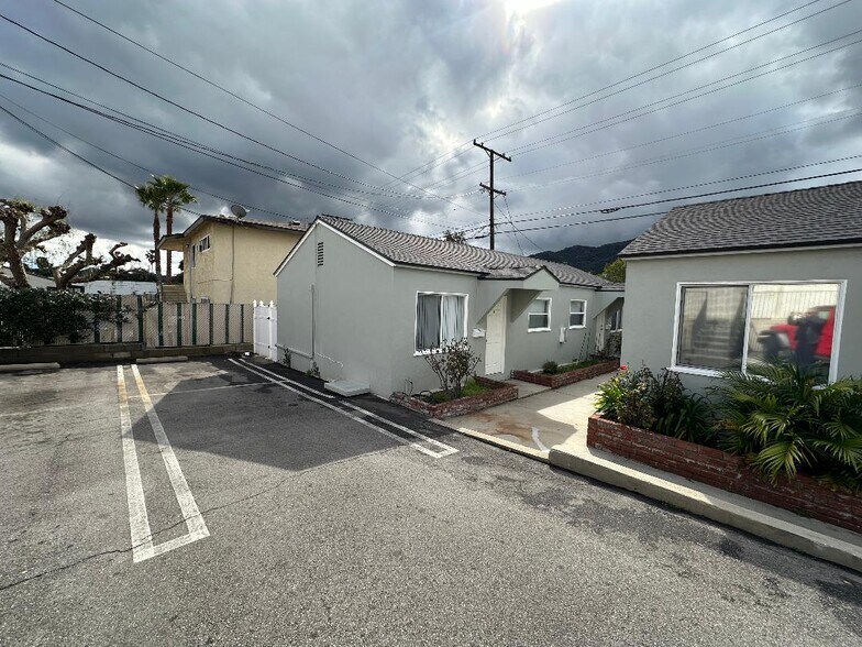 More Photos Of 2942-2950 Honolulu Ave, La Crescenta Storefront Retail Residential For Lease