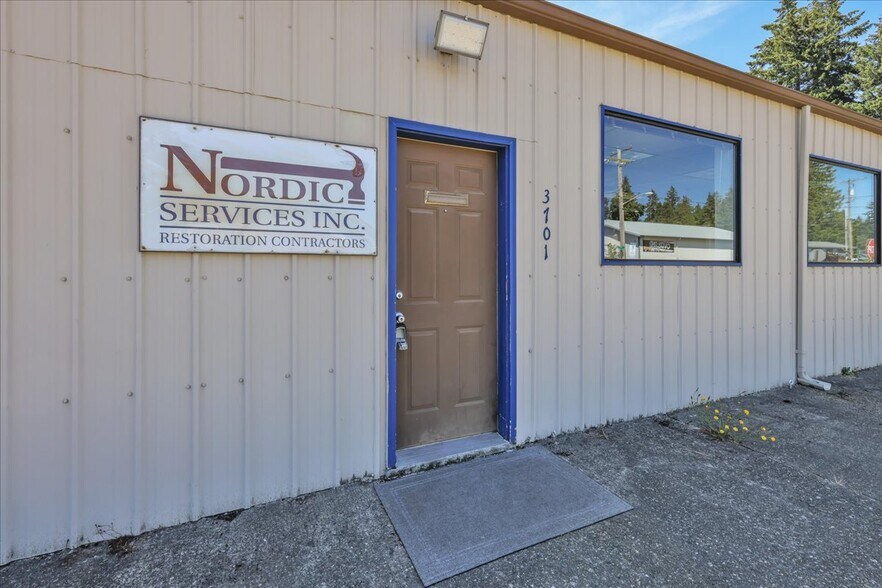 More Photos Of 3701 W G St, Bremerton Service For Sale