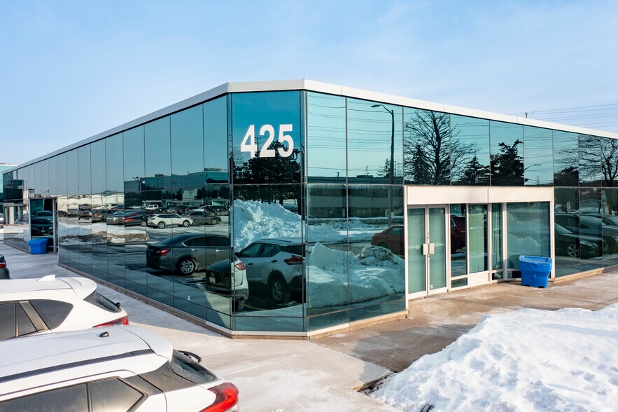 Primary Photo Of 425 Britannia Rd E, Mississauga Showroom For Lease