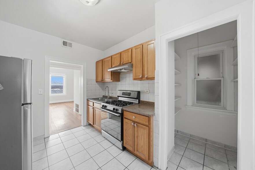 More Photos Of 4948-58 W Dickens Ave, Chicago Apartments For Sale