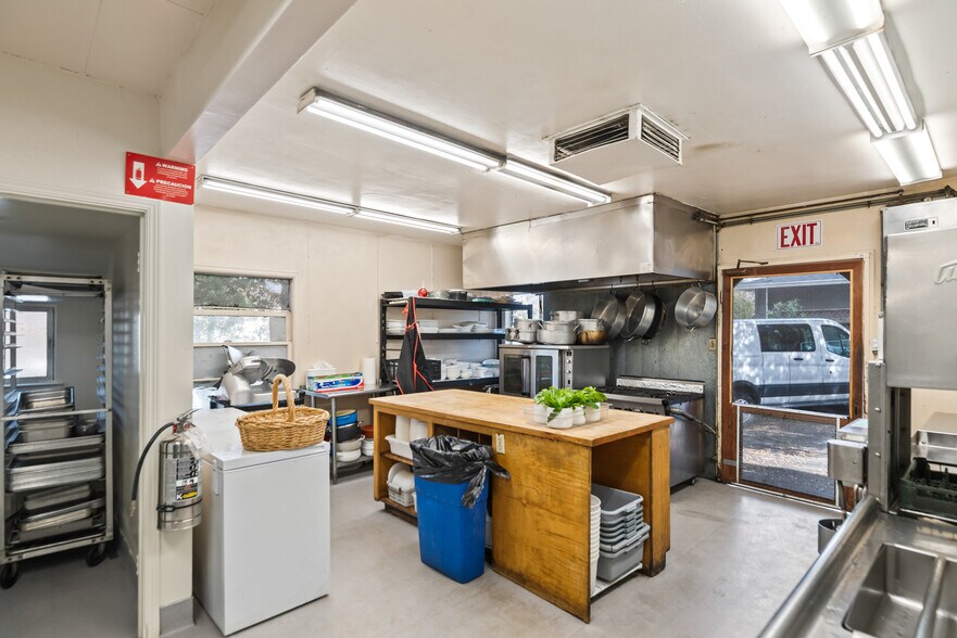 More Photos Of 14496 Oak Pl, Saratoga Restaurant For Sale