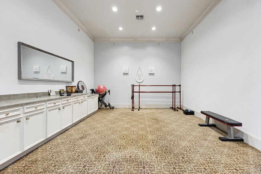 More Photos Of 5455 Dashwood Dr, Bellaire Medical For Lease