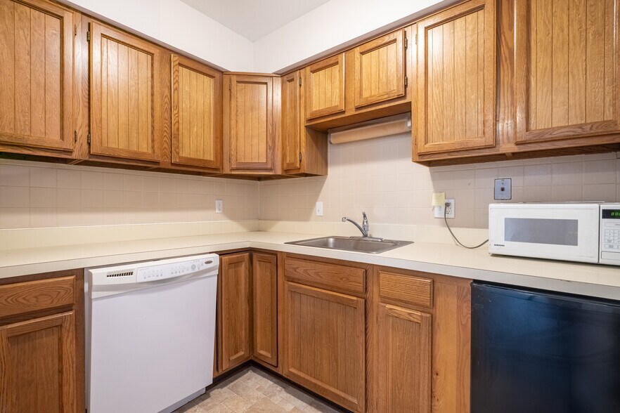 More Photos Of 1117 E Landis Ave, Vineland Office Residential For Lease