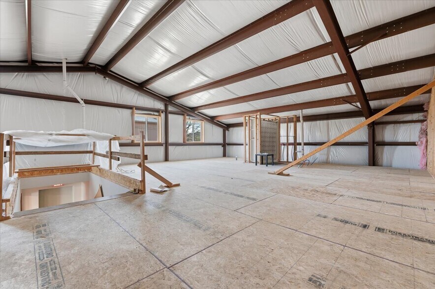 More Photos Of 1010 10th St, Vienna Flex For Sale