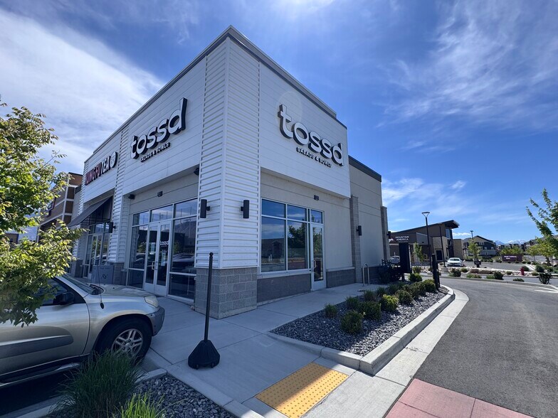 More Photos Of 665 450 N, Vineyard Storefront For Lease