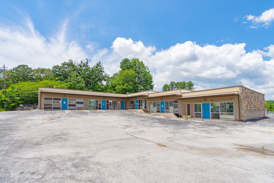 More Photos Of 1401 Applewood Dr, Dalton Medical For Lease