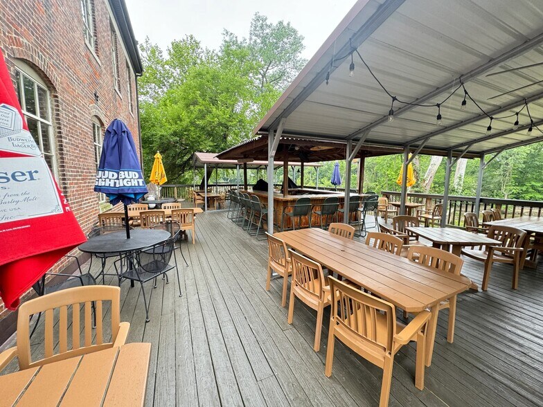 More Photos Of 255 Riverside Dr, Tiffin General Retail For Sale