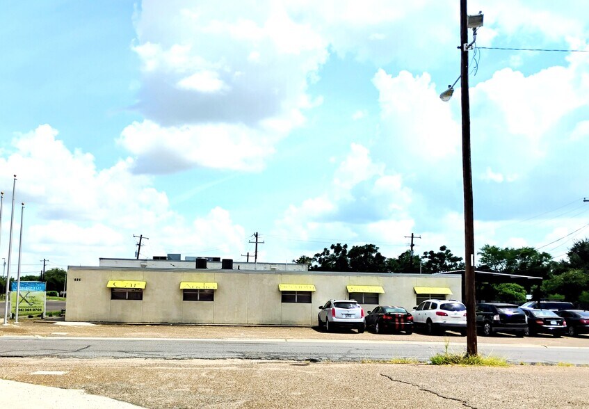 More Photos Of 925 S 77 Sunshine Strip, Harlingen Freestanding For Sale