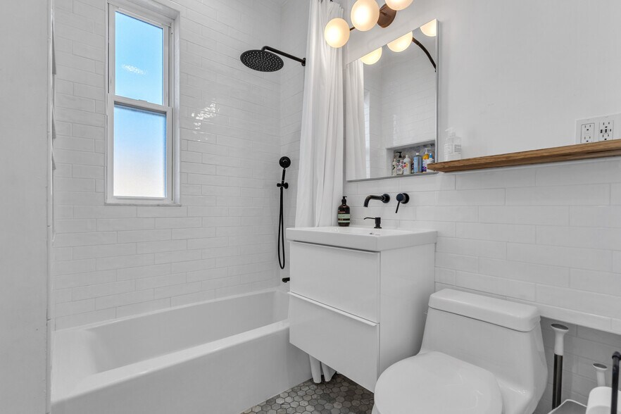 More Photos Of 3307 W Irving Park Rd, Chicago Office Residential For Sale