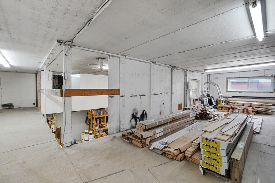 More Photos Of 1335 Boul Sainte-Foy, Longueuil Freestanding For Sale