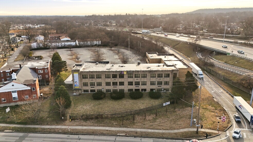 More Photos Of 4205 Dixie Hwy, Louisville Office For Sale