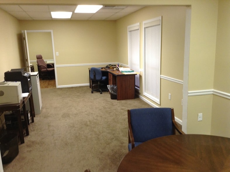 More Photos Of 875 Old Roswell Rd, Roswell Office For Sale