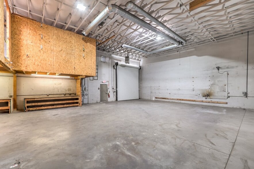 More Photos Of 5965 Harrison Dr, Las Vegas Warehouse For Lease
