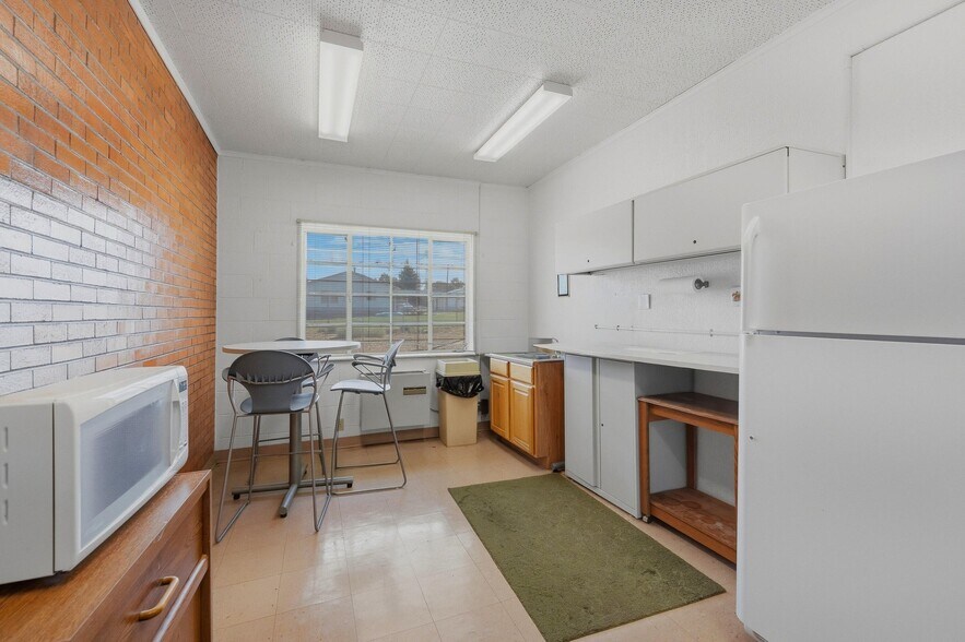 More Photos Of 1930 E Main St, Trinidad Office For Sale