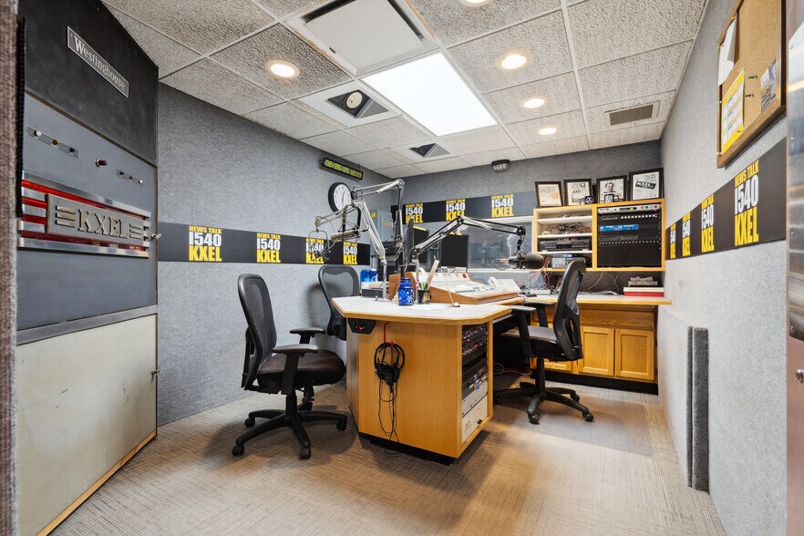 More Photos Of 512 Jefferson Street, Waterloo Office Residential For Sale