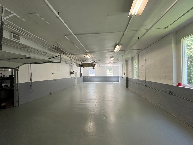 More Photos Of 23 Pearl St, Norwalk Manufacturing For Lease