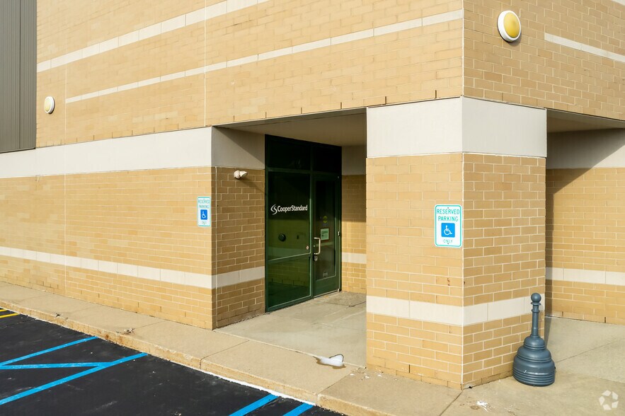 More Photos Of 2650 N Opdyke Rd, Auburn Hills Service For Lease