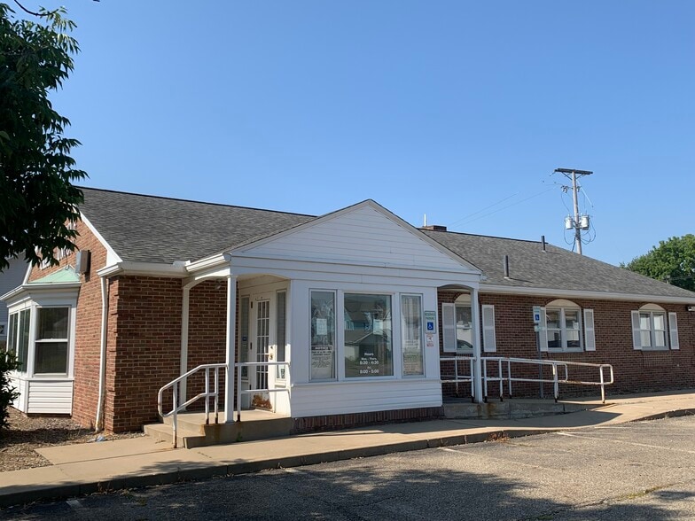 More Photos Of 1215 Greenfield Ave SW, Canton Bank For Sale