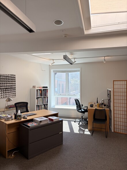 More Photos Of 9 Hillyer Ct NW, Washington Public Library For Sale
