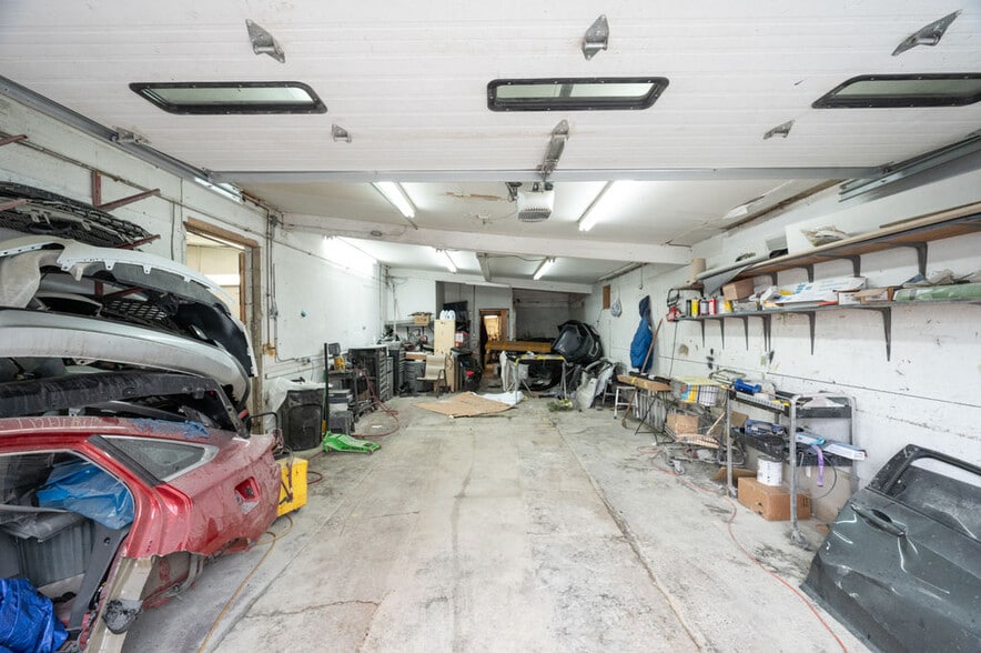 More Photos Of 20 Woodland St, Methuen Auto Repair For Sale