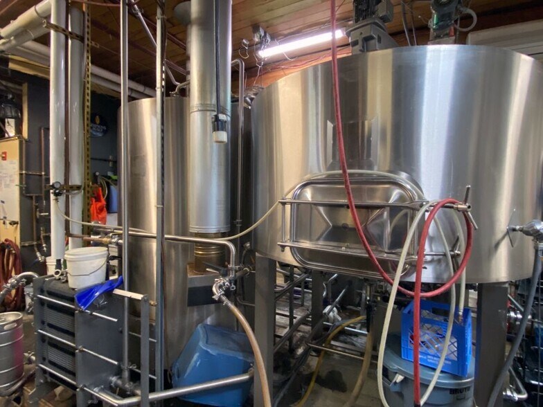 More Photos Of 326 S Broadway St, Estacada Storefront For Lease