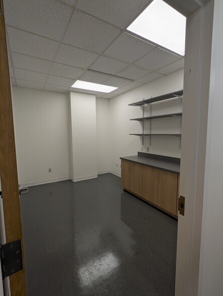 More Photos Of 300 Winding Brook Dr, Glastonbury Medical For Lease