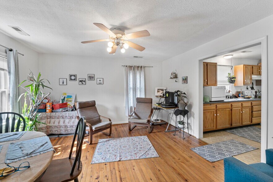 More Photos Of 485 Valley St, Scottsville General Retail For Sale