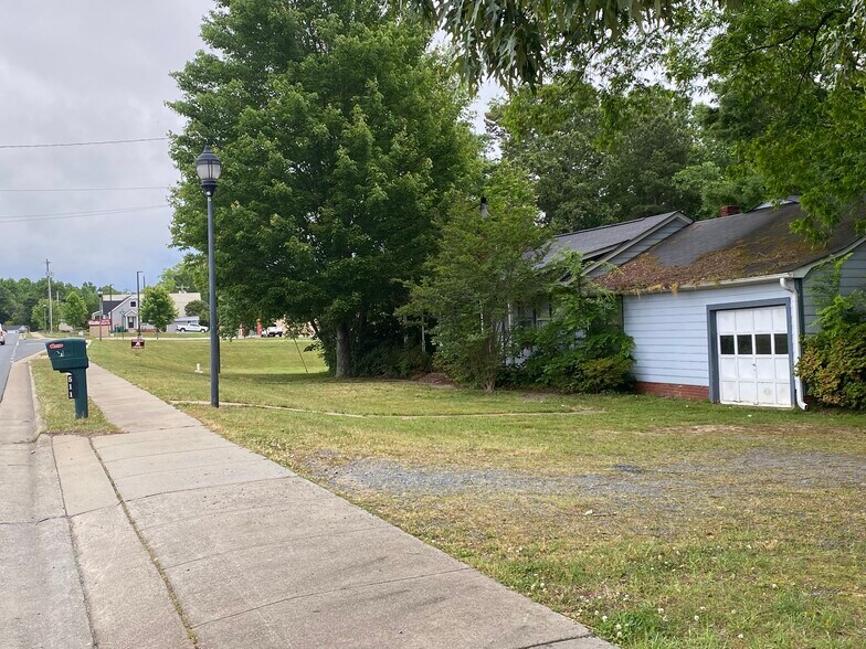 More Photos Of 511 Main St W, Locust Land For Sale