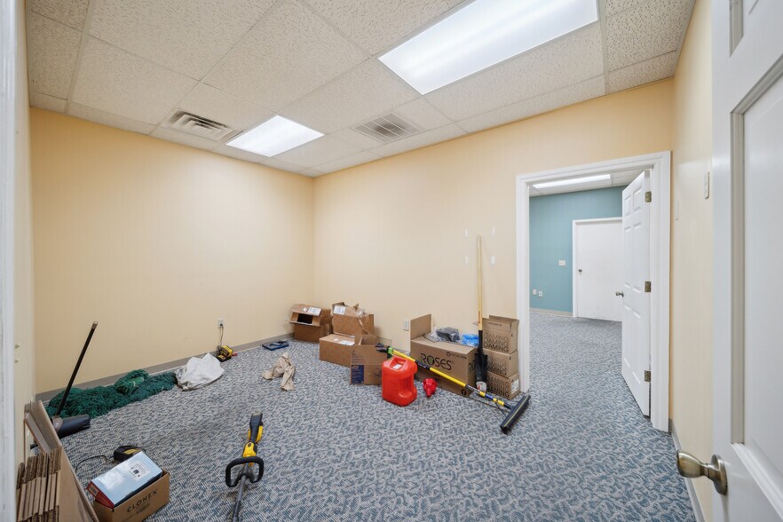 More Photos Of 710 S Adams St, Sapulpa Distribution For Sale