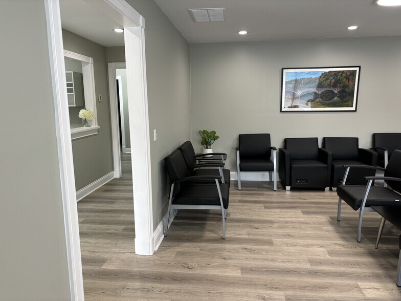 More Photos Of 201 Professional Park Dr, Glasgow Medical For Lease