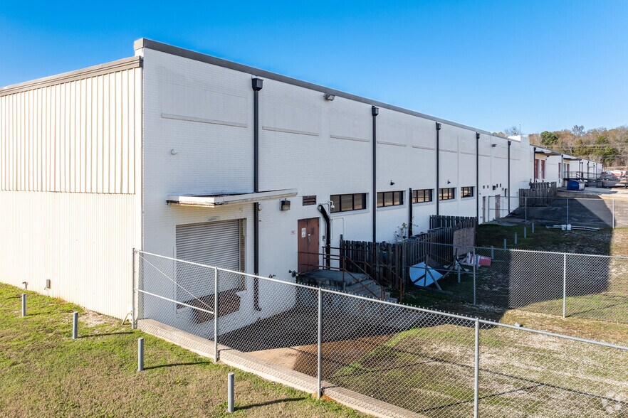 More Photos Of 1300 E Rusk St, Jacksonville Warehouse For Lease