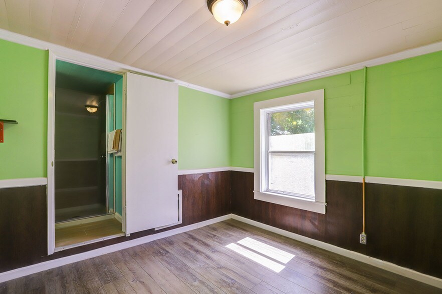 More Photos Of 212 Main St, Sierra City Hotel For Sale