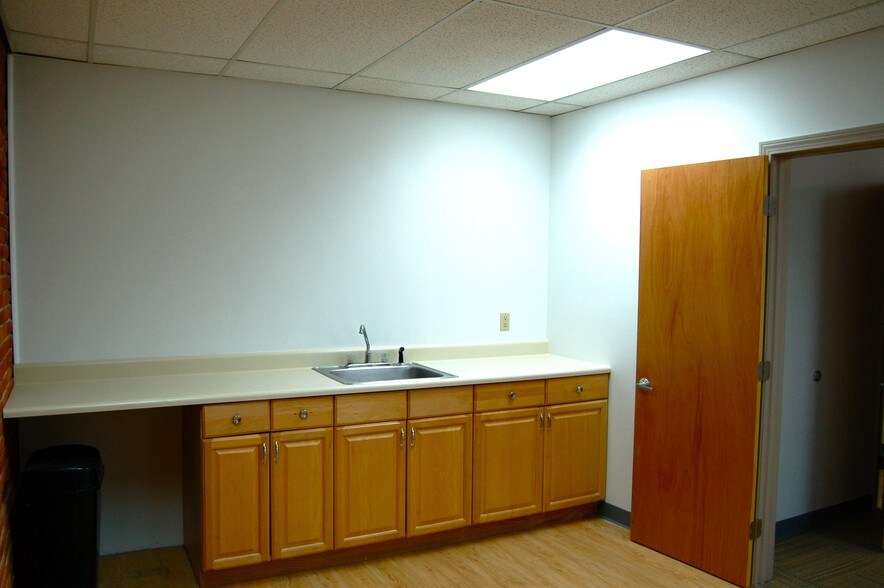 More Photos Of 53-63 Wingate St, Haverhill Office For Lease