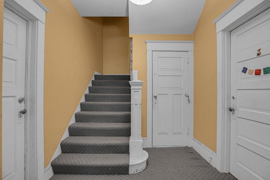 More Photos Of 1626 SE Alder St, Portland Apartments For Sale