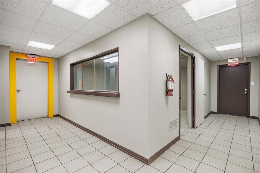 More Photos Of 905 E Broad St, Forney Manufacturing For Lease