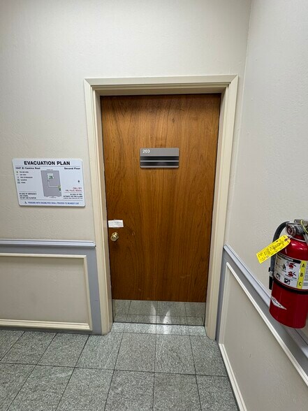 More Photos Of 1047 El Camino Real, Menlo Park Office For Lease